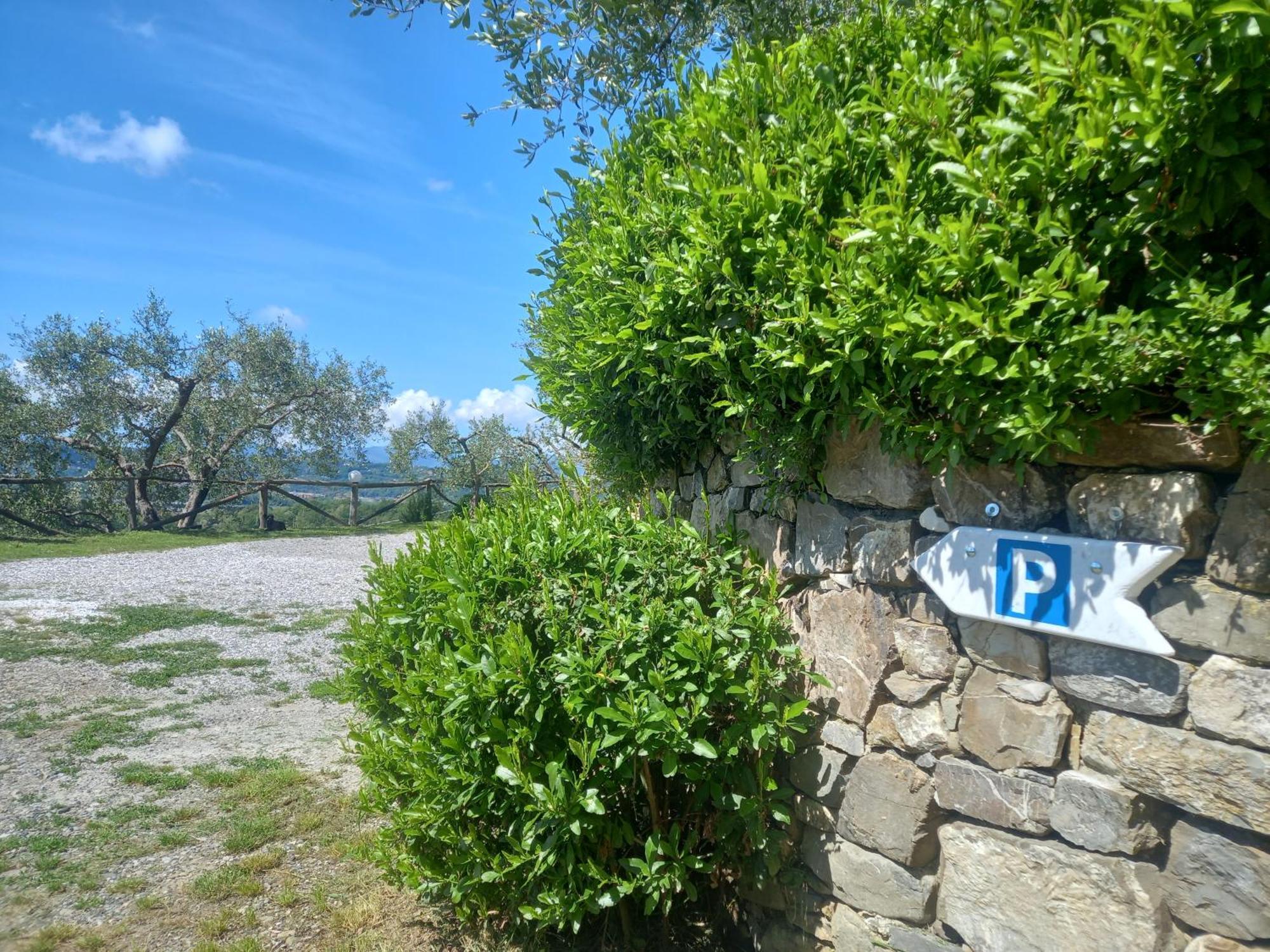 Il Colle Della Brina Hotell Sarzana Exteriör bild