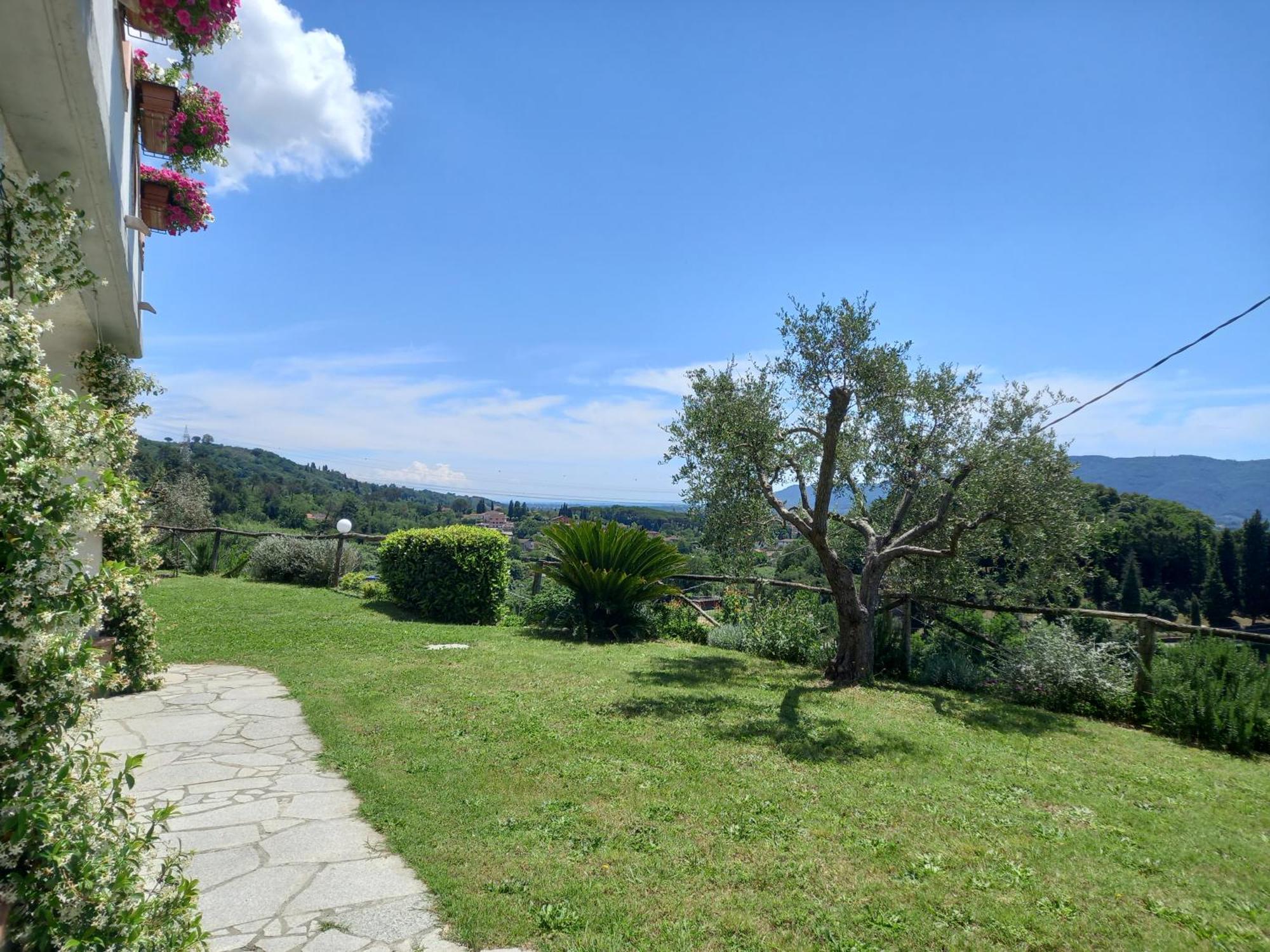 Il Colle Della Brina Hotell Sarzana Exteriör bild