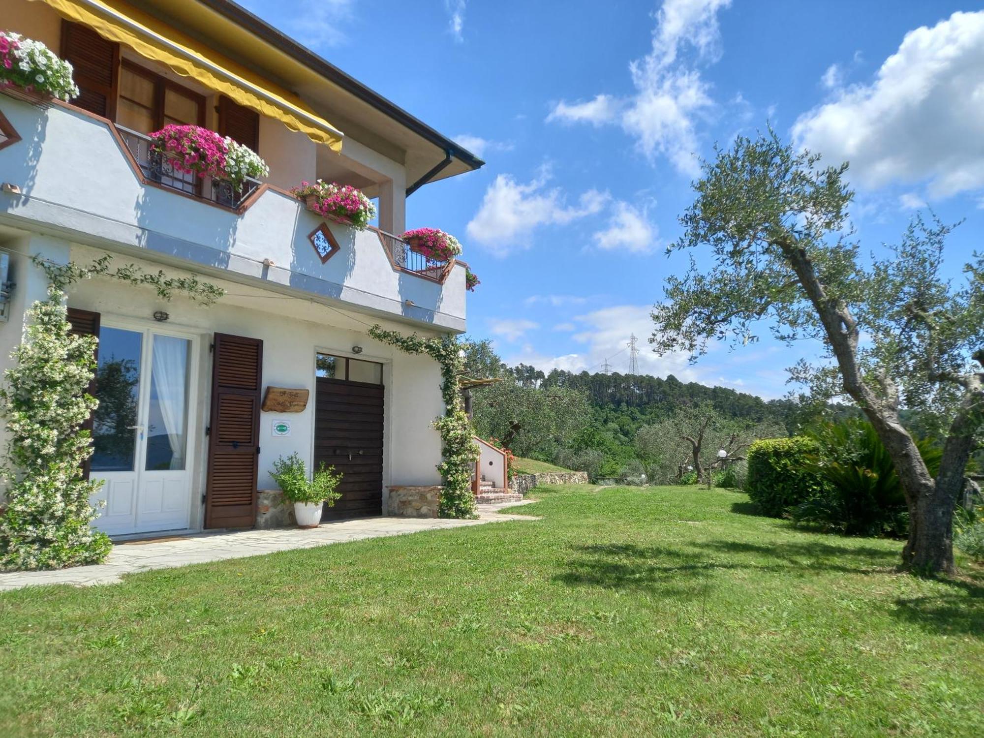Il Colle Della Brina Hotell Sarzana Exteriör bild